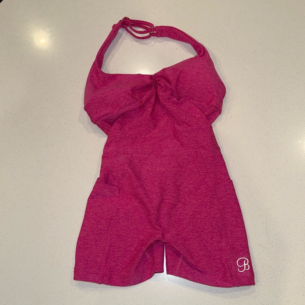 BACKLESS POCKET BODYSUIT SHORT (Pink Glo) 🩷
Style: 50001660